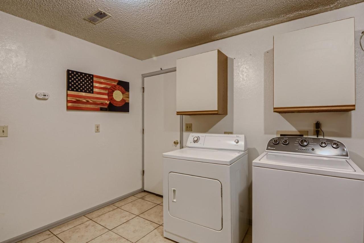 Rare Find Modern Townhome In The Heart Of Old Colorado City โคโลราโดสปริงส์ ภายนอก รูปภาพ